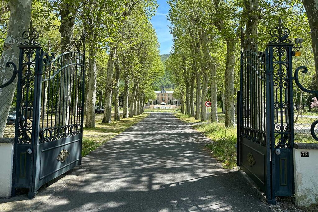 Chateau des Gipieres Oprijlaan